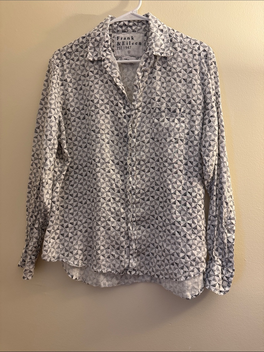 FRANK & EILEEN Button Down Linen Shirt